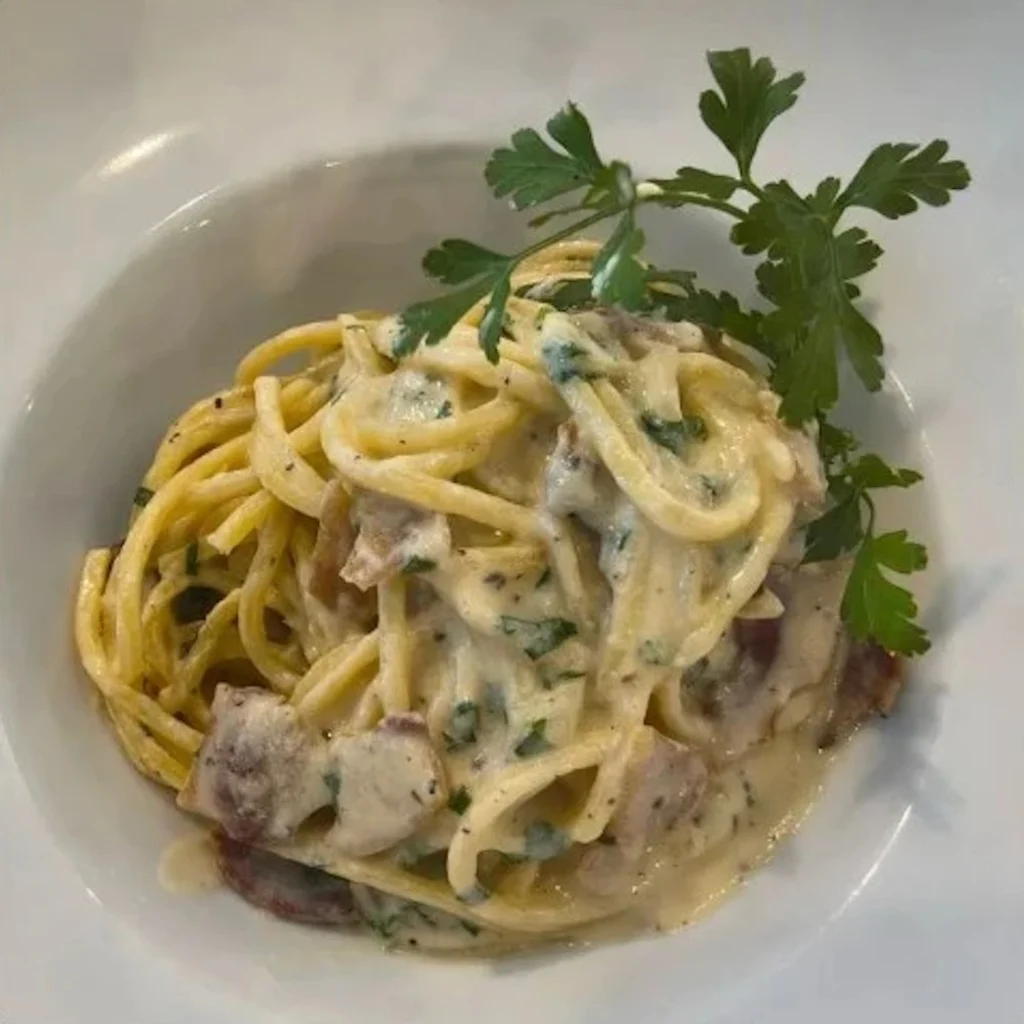 Carbonara ze zdjęcia z telefonu, przed przygotowaniem AI